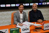 João Pereira apresentado no Alanyaspor, ao lado do presidente, Hasan Çavuşoğlu (foto: Alanyaspor)