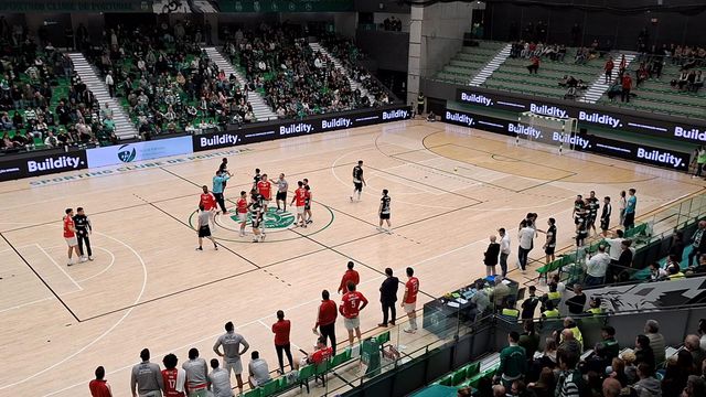 Ambiente aquece entre os jogadores no dérbi de andebol
