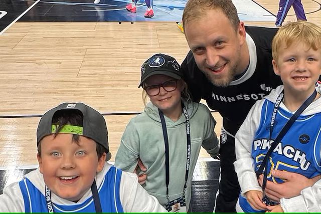 Titular na NBA ao fim de três anos para o filho autista o ver (vídeo)