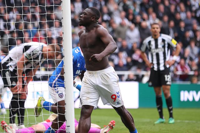 Brian Brobbey a festejar o golo da vitória do Sunderland ao Newcastle aos 90'