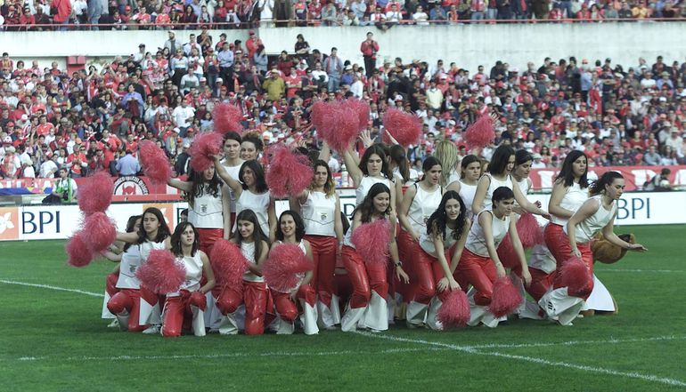 Animação com cheerleaders antes do início do jogo — Foto: A BOLA