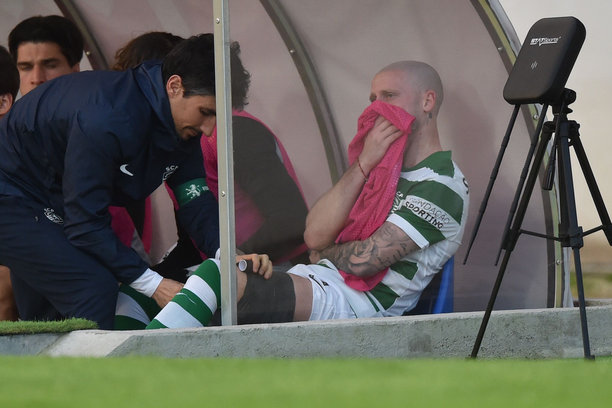 Azar voltou a bater à porta de Nuno Santos, que saiu lesionado e em lágrimas em Alverca - Foto: Miguel Nunes