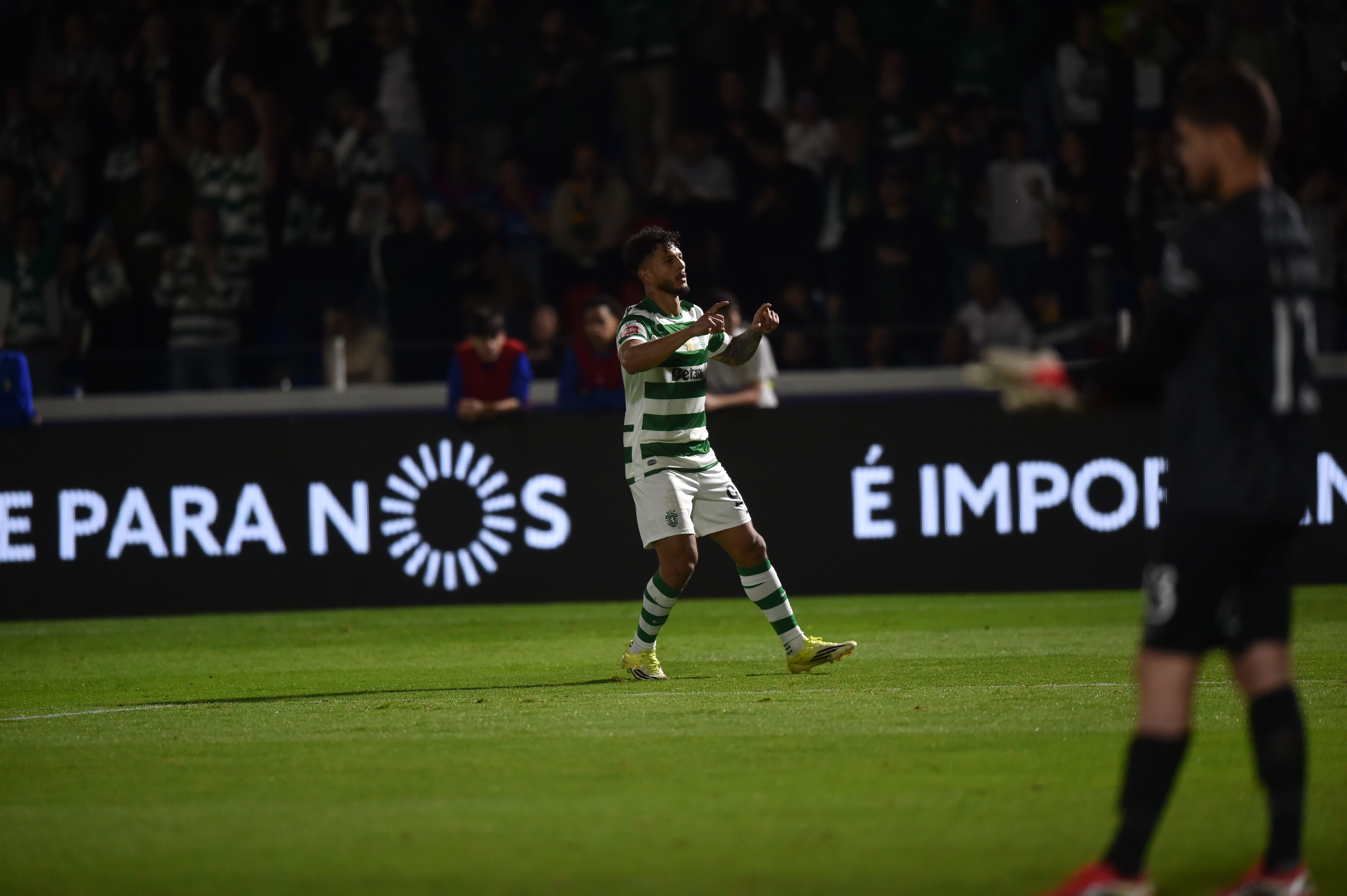 Luis Suárez a celebrar golo em Alverca - Foto: Miguel Nunes