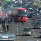 Adeptos do Ajax intercetam autocarro da equipa... em plena autoestrada (vídeo)