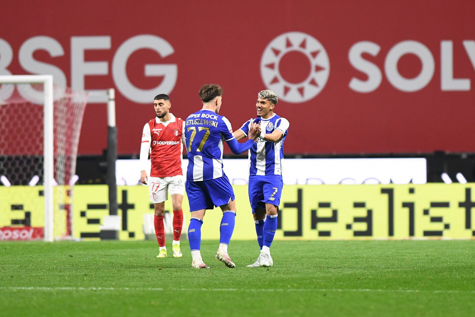 Pietuszewski e William Gomes construíram o primeiro golo do FC Porto frente ao SC Braga - Foto: Rogério Ferreira/Kapta+