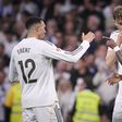 Dérbi espetacular sorri ao Real Madrid, que continua vivo na luta pelo título