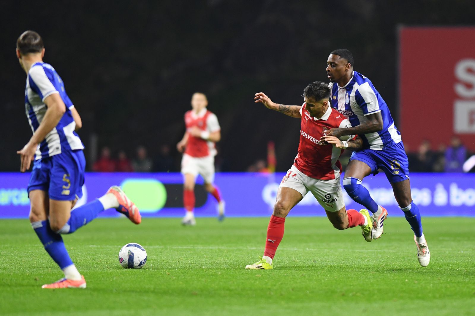 Pablo Rosário derruba Zalazar - Foto: Rogério Ferreira/Kapta+