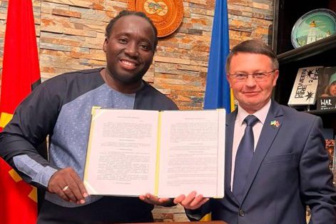 Mestre Scott, presidente da FAMMA, e Andrii Kasianov, embaixador da Ucrânia em Angola