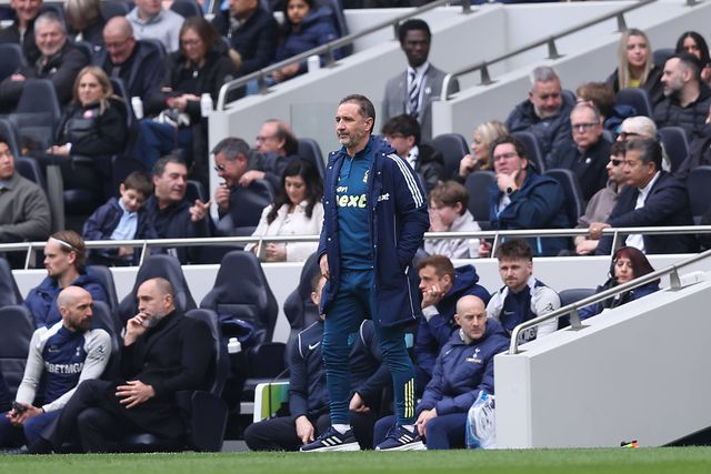 Vítor Pereira ganha duelo de aflitos e afunda mais o Tottenham, NES não aproveita