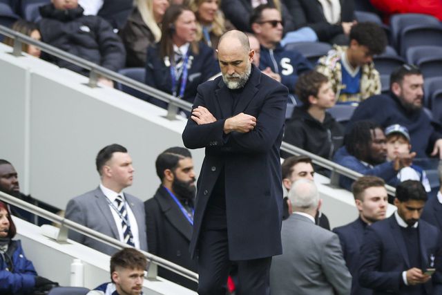 Pai do treinador do Tottenham morreu durante o jogo frente ao N. Forest