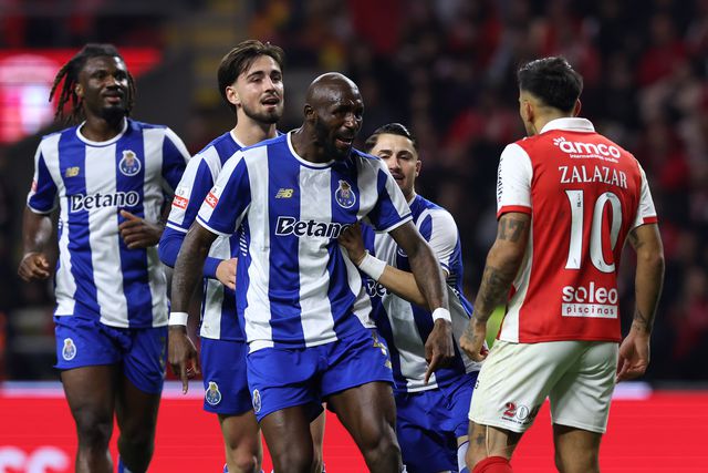 Dragões passam o teste da Pedreira e mantêm distância na frente