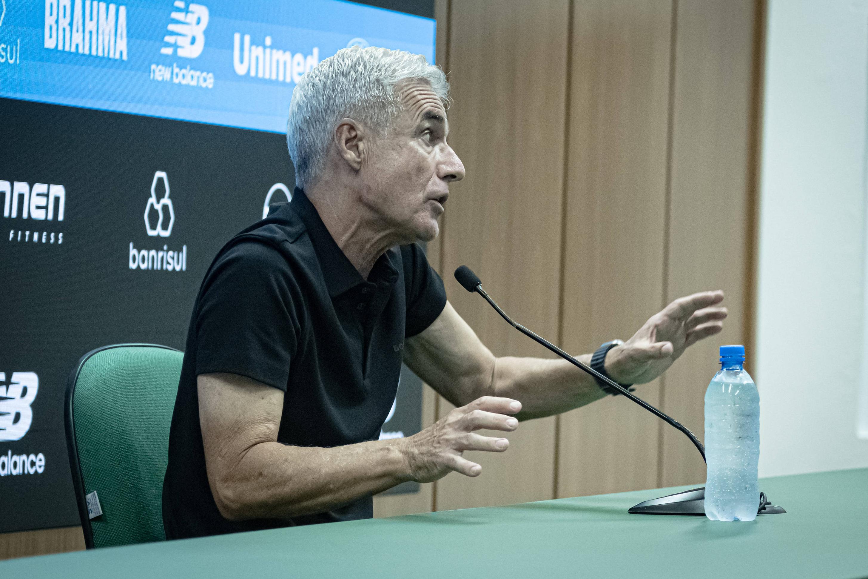 Luís Castro deixa o comando do Grêmio