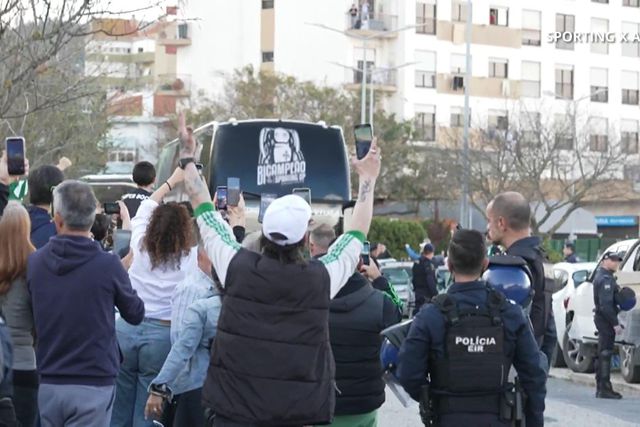 Comitiva do Sporting recebida em festa