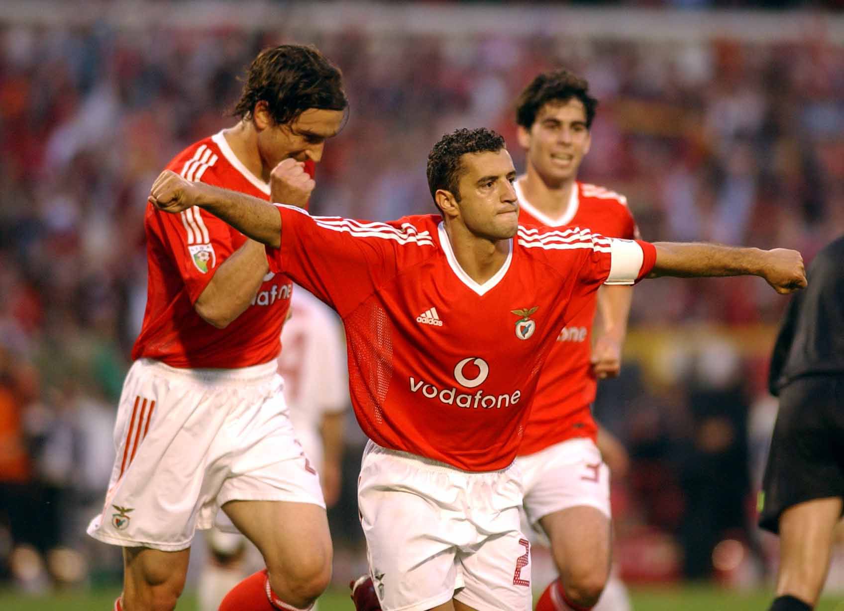 Simão Sabrosa festeja o último golo marcado na Luz antiga — Foto: A BOLA