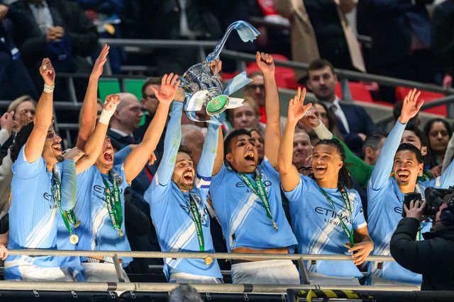 Bernardo Silva levantou o troféu. E que bem lhe fica o papel de capitão - Foto: IMAGO