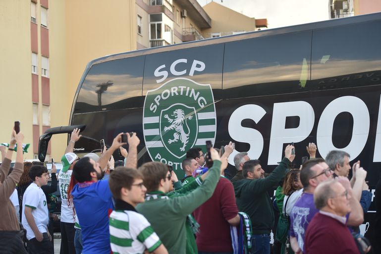 Chegada do autocarro do Sporting - Foto: Miguel Nunes