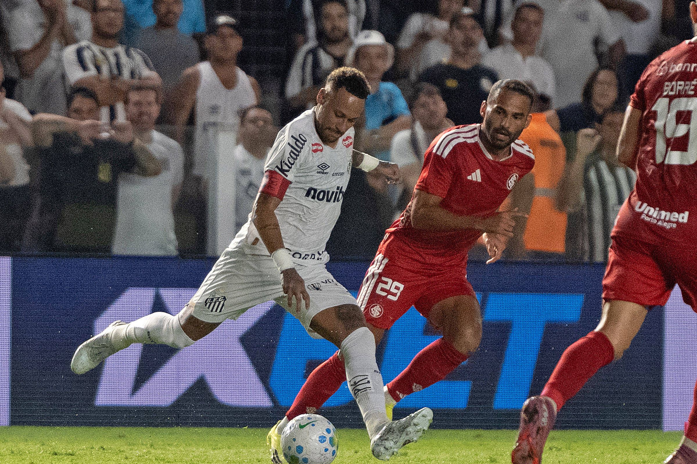 Neymar em corrida contra o tempo para recuperar forma e convencer Ancelotti