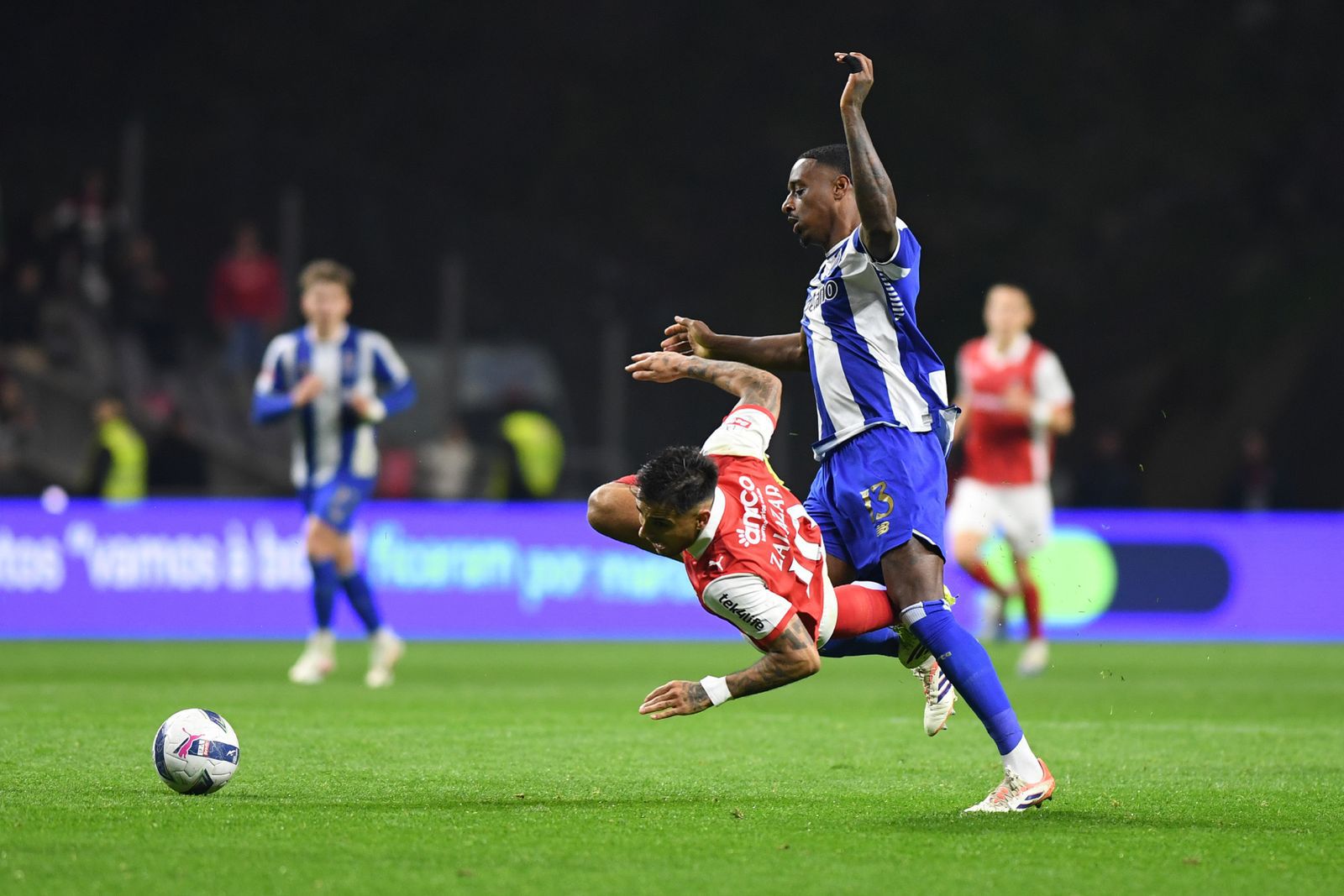 Pablo Rosário derruba Zalazar - Foto: Rogério Ferreira/Kapta+