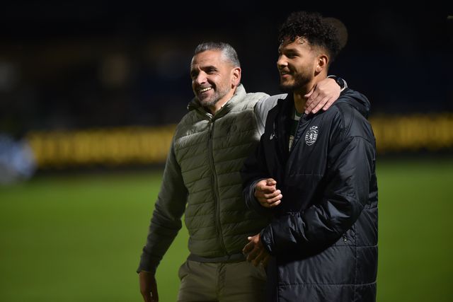 Rui Borges e Luis Suárez abraçados em Alverca - Foto: Miguel Nunes