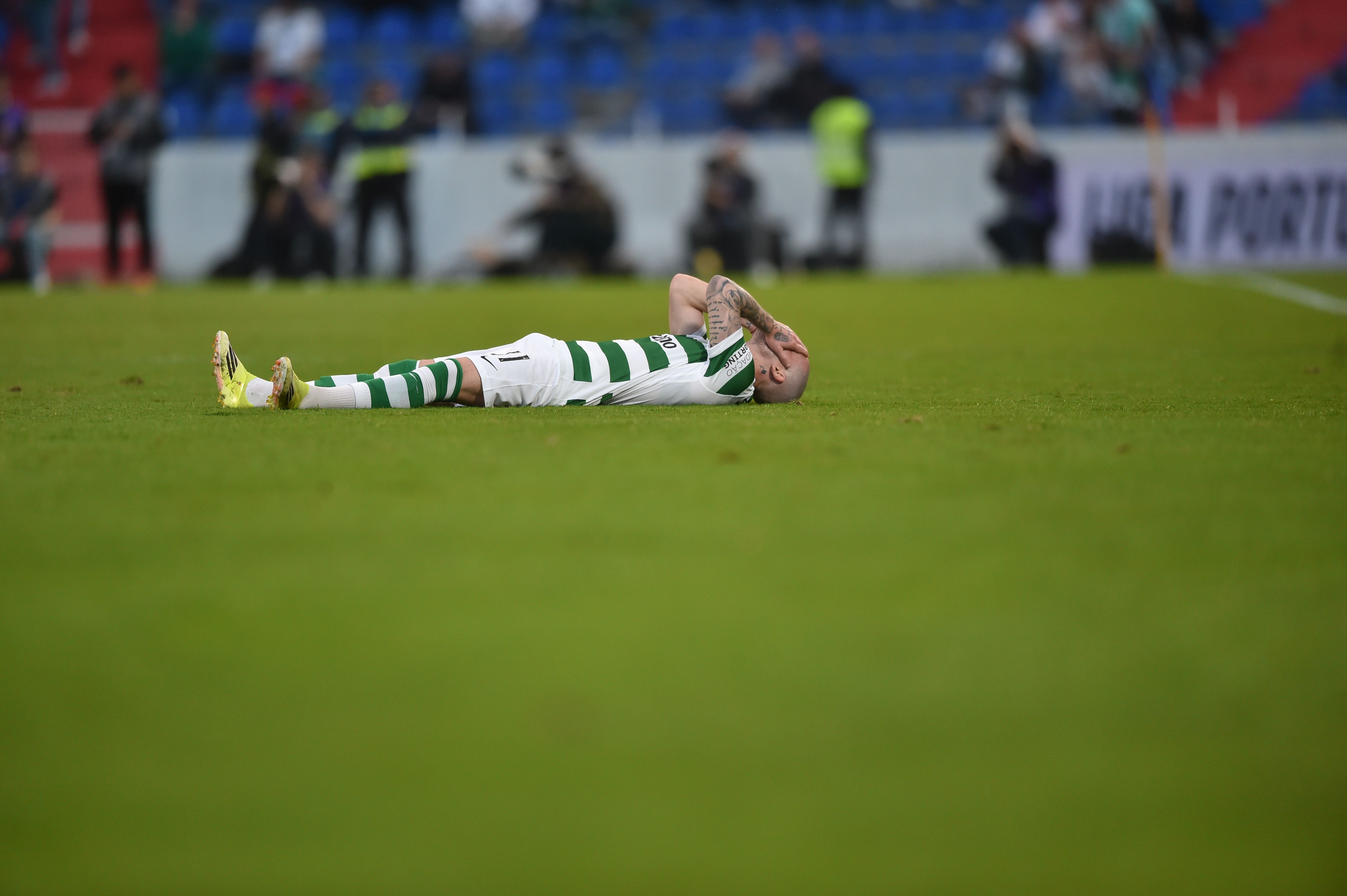 Azar voltou a bater à porta de Nuno Santos, que saiu lesionado em Alverca - Foto: Miguel Nunes