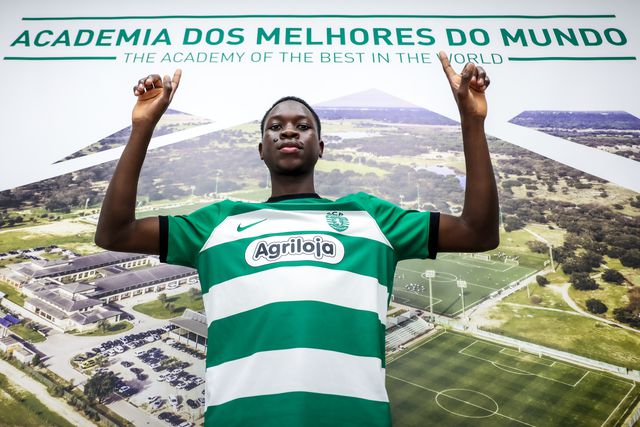 Sporting: Frederico Gomes assina contrato profissional