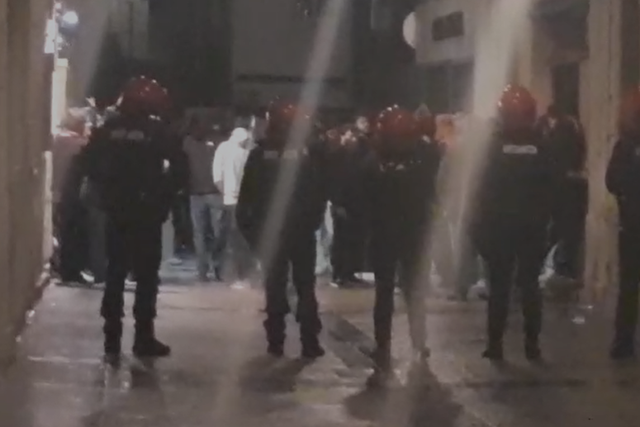 Espanha: adeptos detidos por agressão a polícias