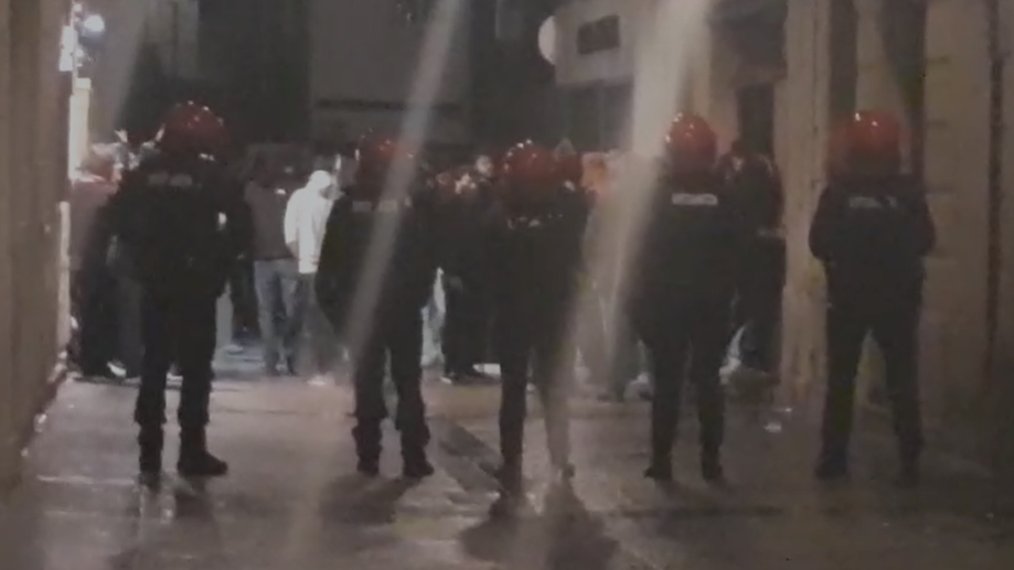 Espanha: adeptos detidos por agressão a polícias