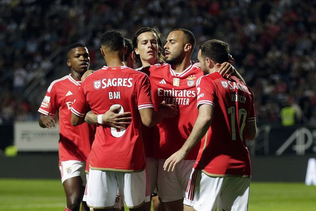 Vídeo: calcanhar de Arthur Cabral recoloca o Benfica na frente