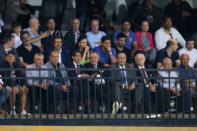 Rui Costa também visado pelos adeptos do Benfica em Faro