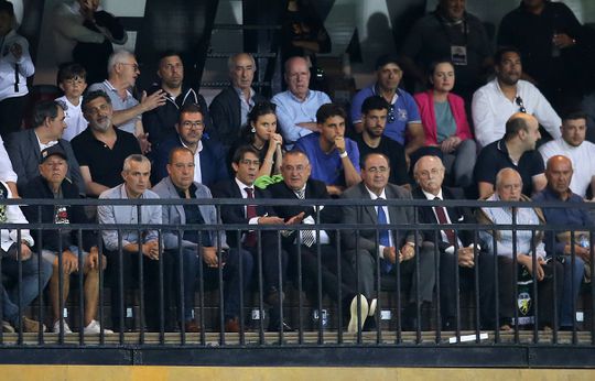 Rui Costa também visado pelos adeptos do Benfica em Faro