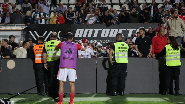 Ambiente ferveu e jogadores e Roger Schmidt foram insultados no final do jogo