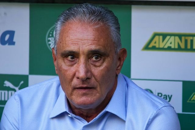 Palmeiras pede desculpas ao Flamengo por cuspidela a Tite