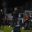 Rui Borges sorri durante o encontro em Paços de Ferreira, contra o Rio Ave