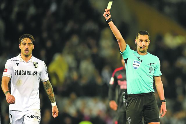 Cartões amarelos polémicos no V. Guimarães-Benfica (0-3) de 19 de abril de 2025. FOTO GRAFISLAB