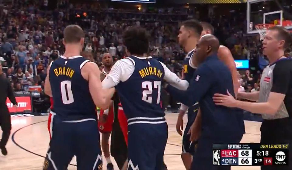 Vídeo: Nuggets-Clippers marcado por confusão entre jogadores