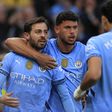 Bernardo Silva a festejar o golo com o compatriota Matheus Nunes