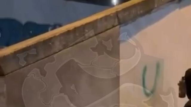 Claque do Sporting pinta muro junto ao Dragão