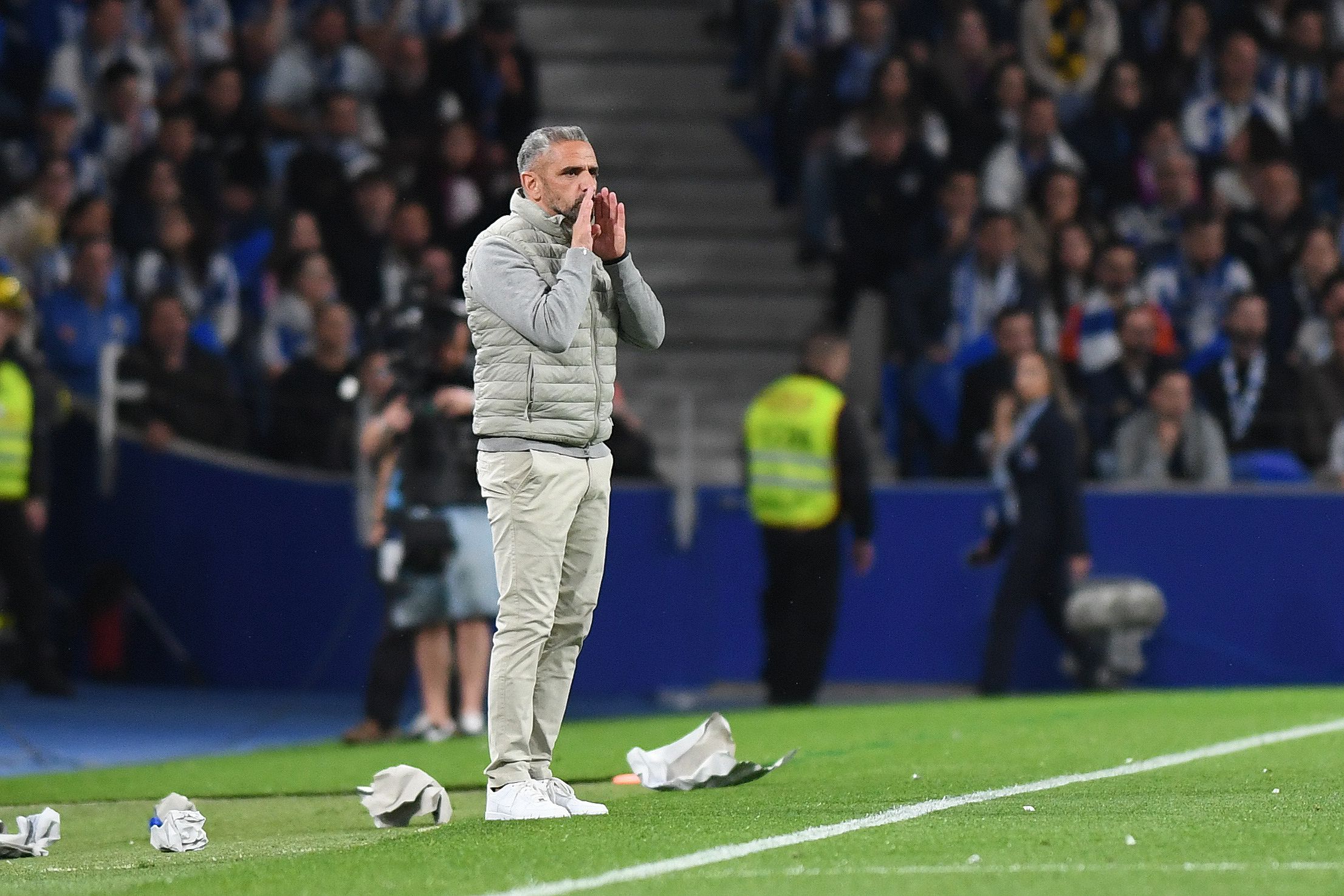 Rui Borges interventivo durante a partida frente ao FC Porto. Foto: Rogério Ferreira/Kapta+ (FC Porto-Sporting)