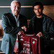 Tahirys dos Santos ao lado do presidente do Metz - Foto: Metz