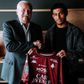 Tahirys dos Santos ao lado do presidente do Metz - Foto: Metz