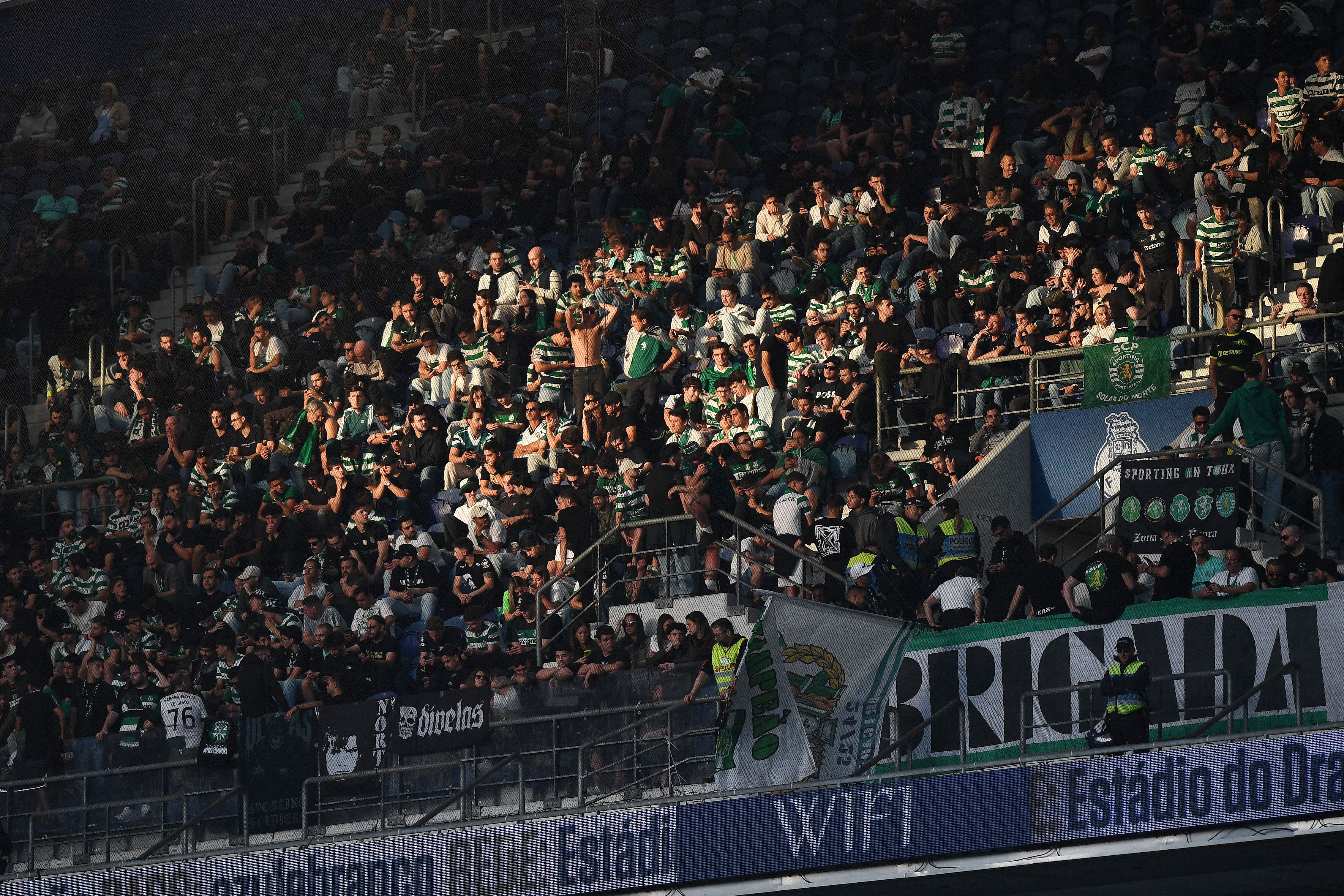 Adeptos do Sporting fizeram questão de marcar presença no Dragão. Foto: Rogério Ferreira/Kapta+ (FC Porto-Sporting)