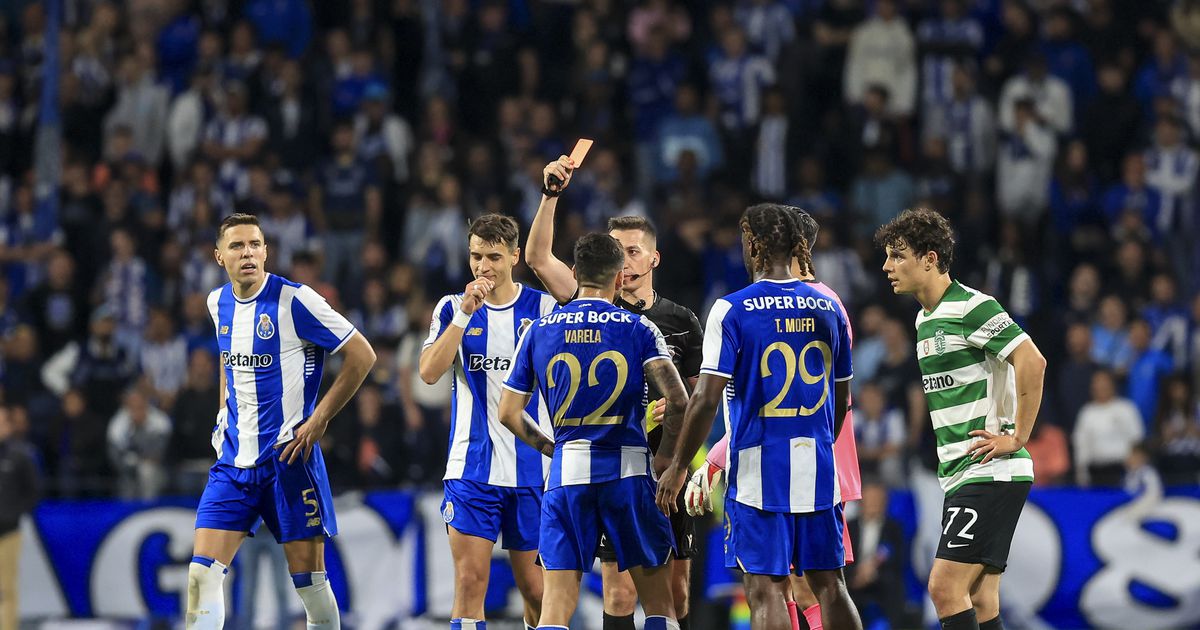 Dois vermelhos por mostrar: a análise de Pedro Henriques ao FC Porto-Sporting