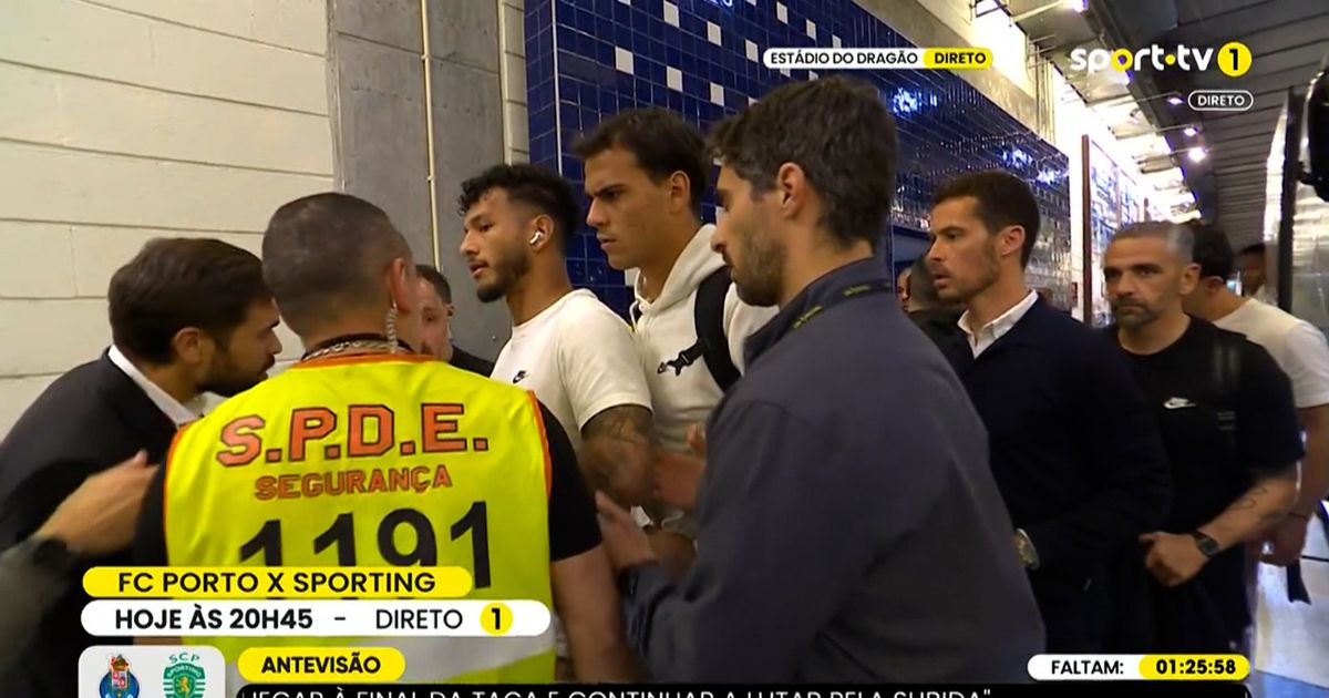 Jogadores do Sporting barrados à chegada aos balneários do Dragão