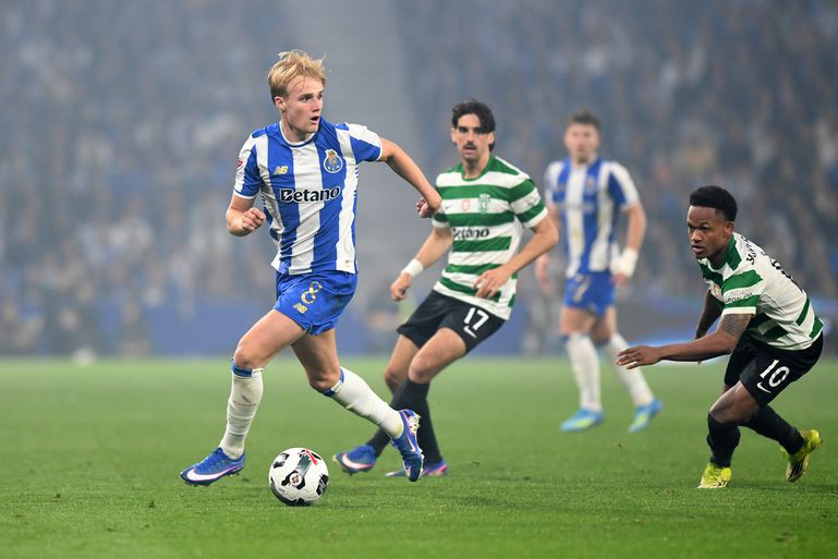 Froholdt vigiado por Francisco Trincão. Foto: Rogério Ferreira/Kapta+ (FC Porto-Sporting)