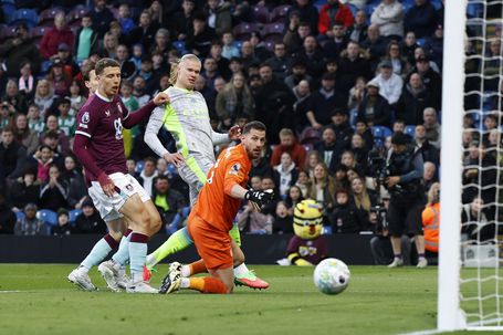 Man. City vence e é líder, Burnley perde e desce de divisão 