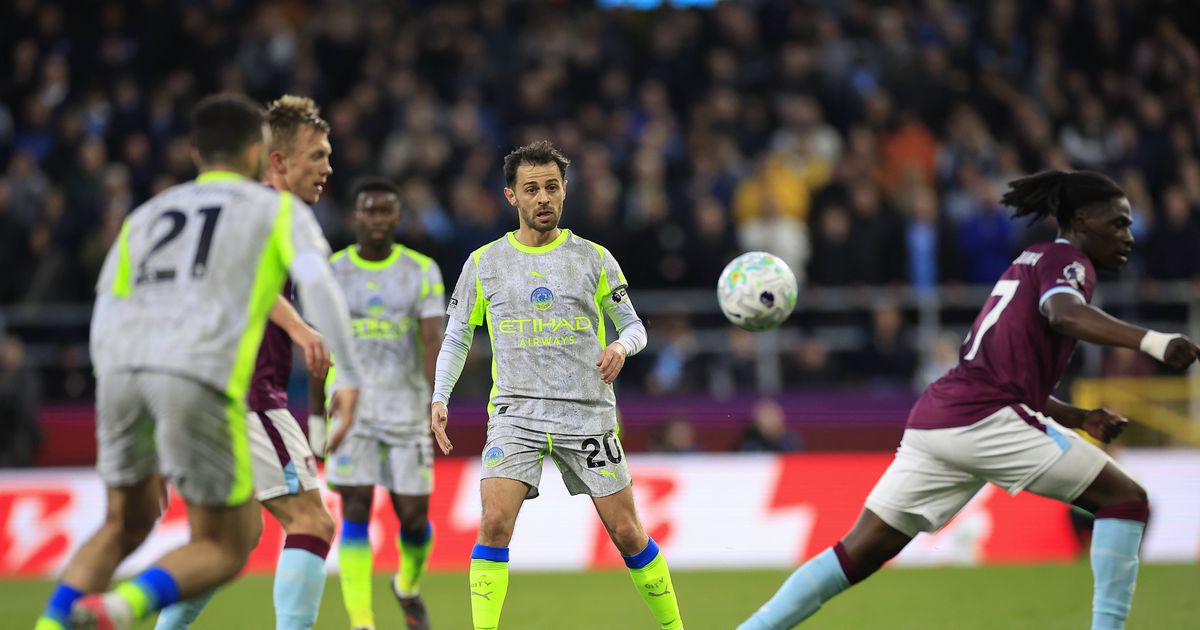 Man. City ganha e chega à liderança, Burnley desce de divisão