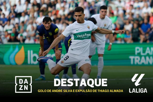 Ex-alvo do Benfica comete penálti, é expulso e André Silva aproveita