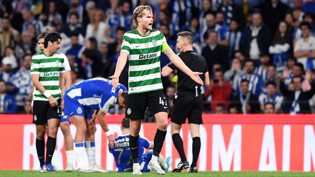 Hjulmand protesta cartão amarelo no Dragão. Foto: Rogério Ferreira/Kapta+ (FC Porto-Sporting)