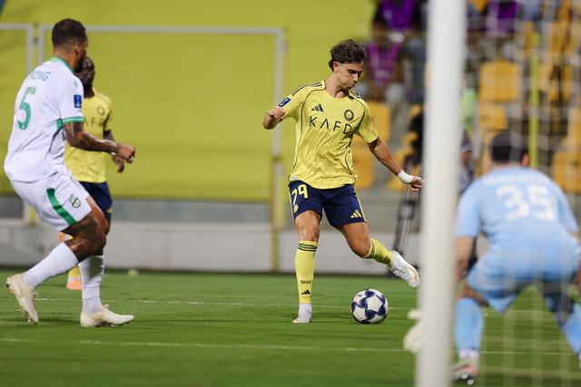 João Félix em ação com o Al Ahli