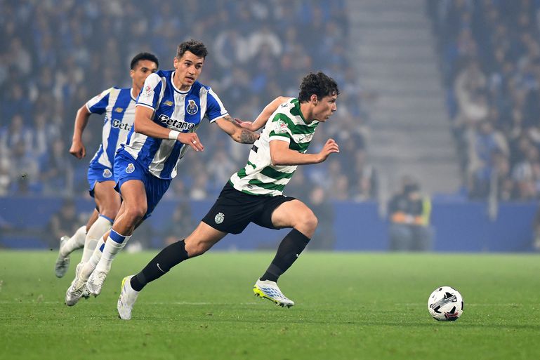Eduardo Quaresma tenta fugir a Kiwior. Foto: Rogério Ferreira/Kapta+ (FC Porto-Sporting)